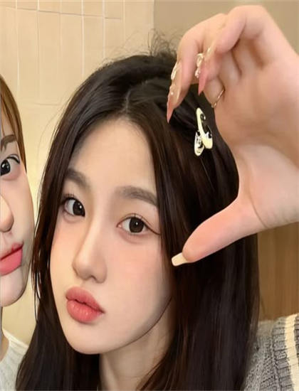 疯魔美女快播_日本vps私人大片_本色吧影院